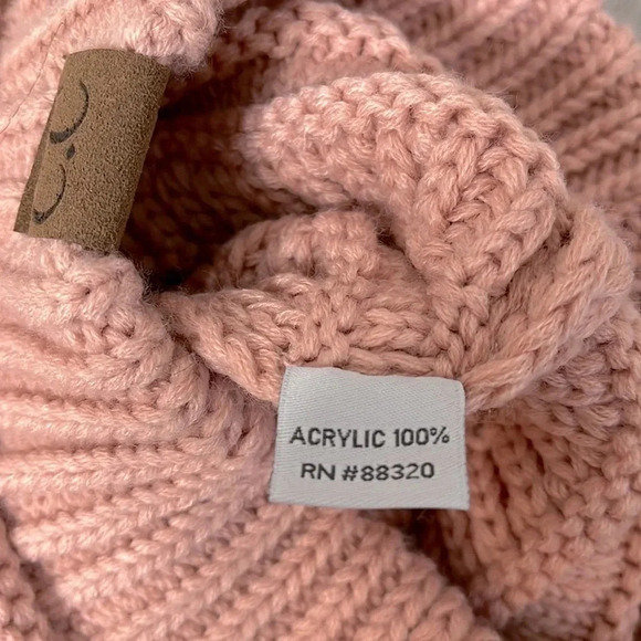 C.C EXCLUSIVES NWOT Women’s Peach Toque  Ponytail Hole Winter Hat - Picture 6 of 8